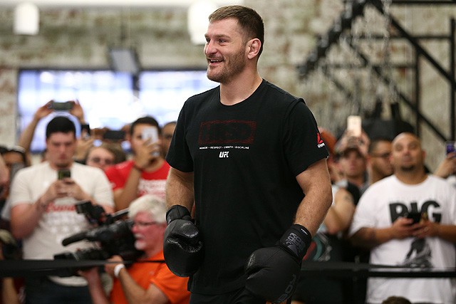 Bản tin MMA 14/12: Miocic sẽ không để Ngannou có cơ hội Knockout