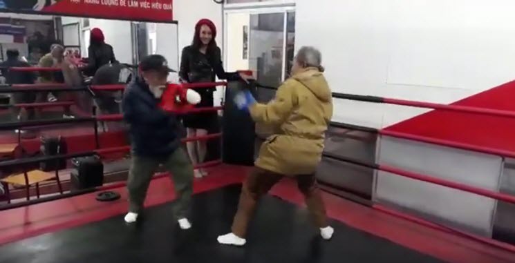 Bản tin MMA 16/12: Gần tuổi 70, hai võ sư vẫn đối luyện trên đài