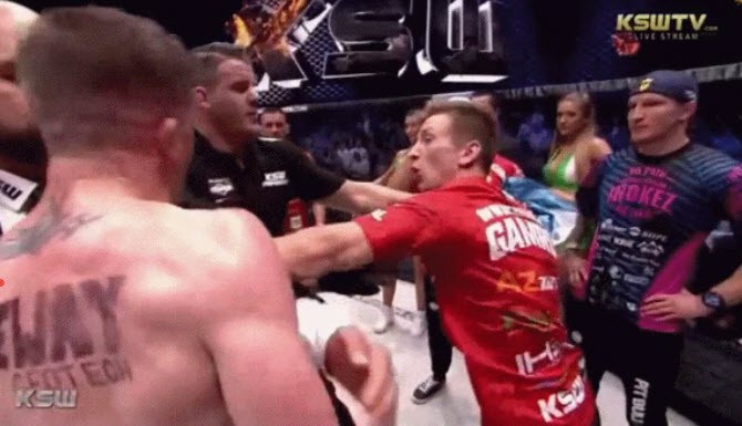 Bản tin MMA 23/10: Người hỗ trợ xông lên đấm võ sĩ trên sàn MMA