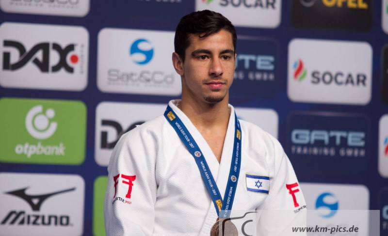 Bản tin MMA 27/10: Thắng vàng, võ sĩ Judo không được nghe quốc ca