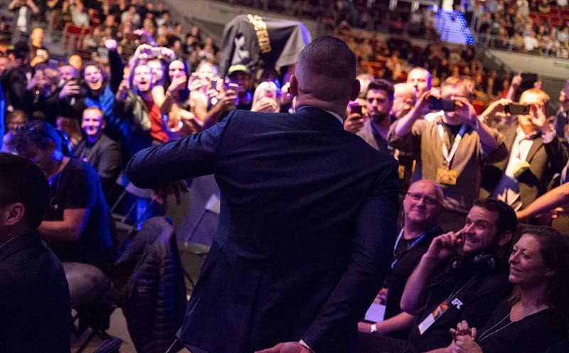 Bản tin MMA 28/11: Thực hư chuyện McGregor đánh nhau ở quán bar?