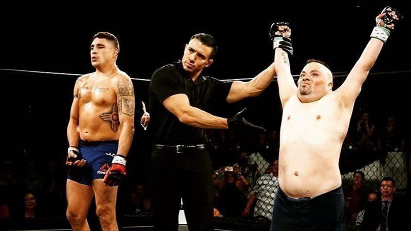 Bản tin MMA 6/12: Võ sĩ UFC giúp bệnh nhân Down thực hiện ước mơ