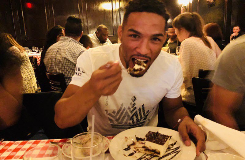 Bản tin MMA ngày 7/10: Cắt cân xong, Kevin Lee ăn mừng với Tiramisu