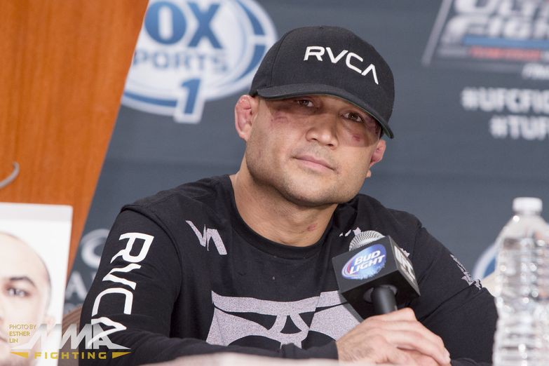 B.J. Penn bị loại khỏi UFC 199 do tiêm IV quá mức