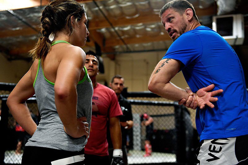 Bông hồng đẹp nhất MMA Miesha Tate và ký ức về người thầy tự tử