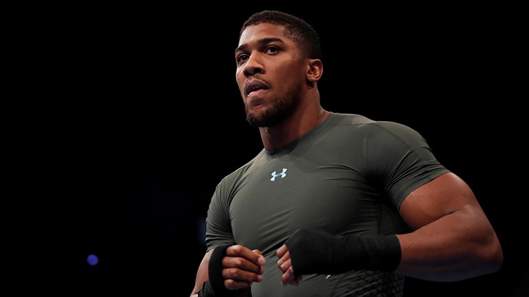 Chán cảnh "cò cưa" với Wilder, Anthony Joshua sẽ sang... UFC?