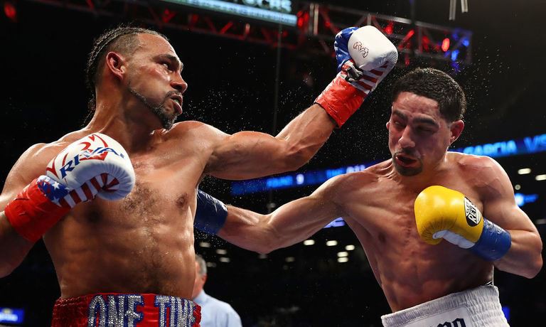 Keith Thurman trở thành nhà tân vô địch WBA, WBC trong gang tấc