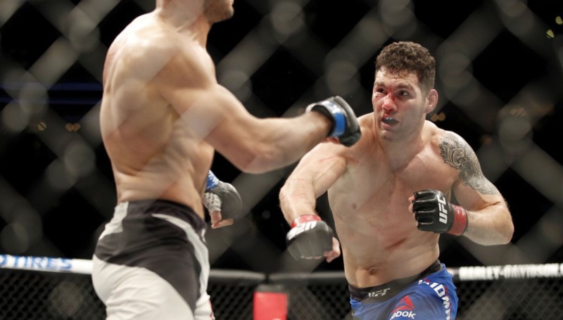 Chris Weidman đệ đơn ra tòa đòi xử lại trận đấu với Mousasi