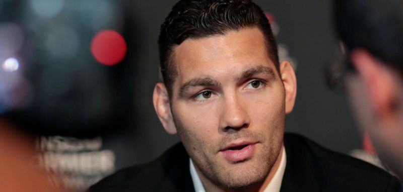 Chris Weidman cảm thấy xấu hổ cho Michael Bisping sau UFC 204