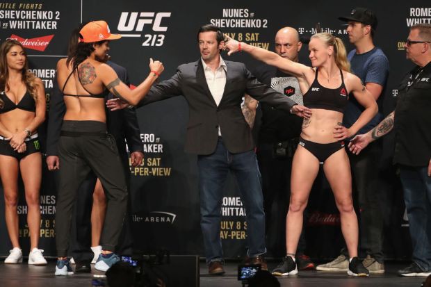 Chuyện gì đã xảy ra với trận tranh đai Bantamweight nữ ở UFC 213?