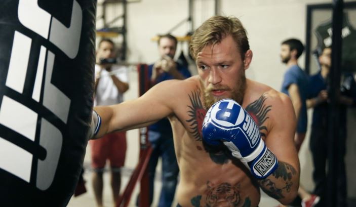McGregor có thật hưởng lợi ở trận gặp Mayweather nhờ đôi găng 8 oz?