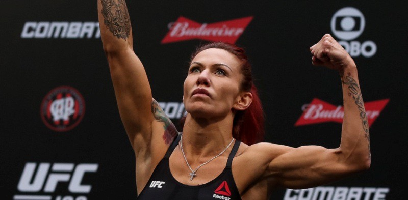Cris Cyborg phải cắt 4,5 kg trọng lượng cơ thể trong vòng 24 giờ