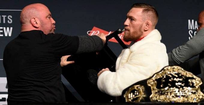 Dana White đau đầu: Hết cất lon nước, lại phải mua ghế nhựa