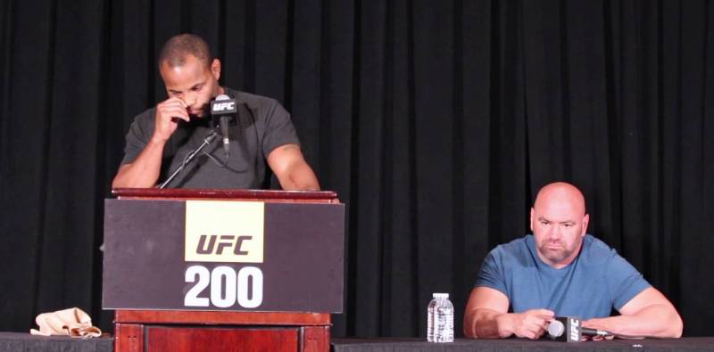 Daniel Cormier: Tôi cảm thấy quá thất vọng