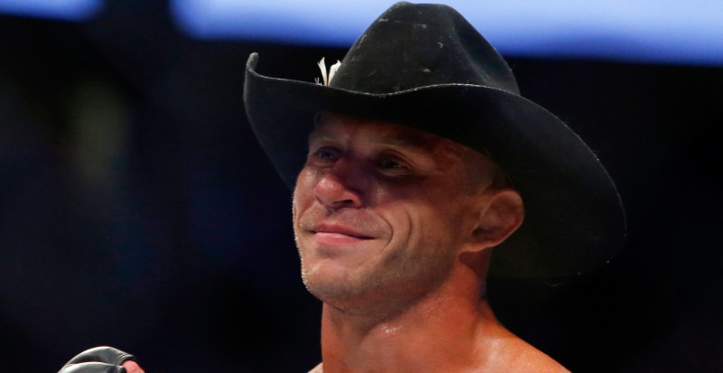 Donald Cerrone ký hợp đồng mới 8 trận với UFC