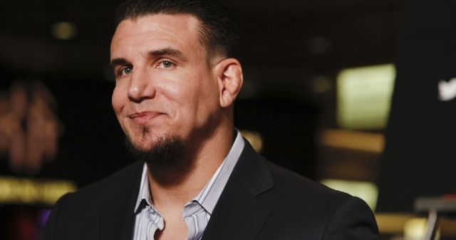 Frank Mir: "Các cô em nhảy aerobic còn tập tốt hơn CM Punk"