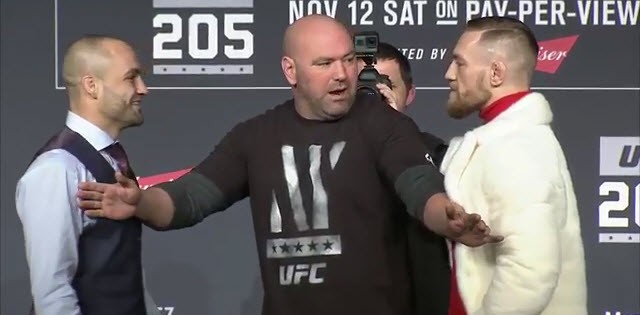 Họp báo UFC 205: McGregor trộm đai, Alvarez quăng ghế
