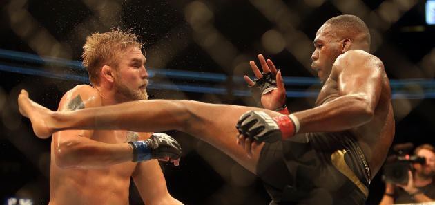 Jon Jones: Gustafsson mới là đối thủ nguy hiểm nhất
