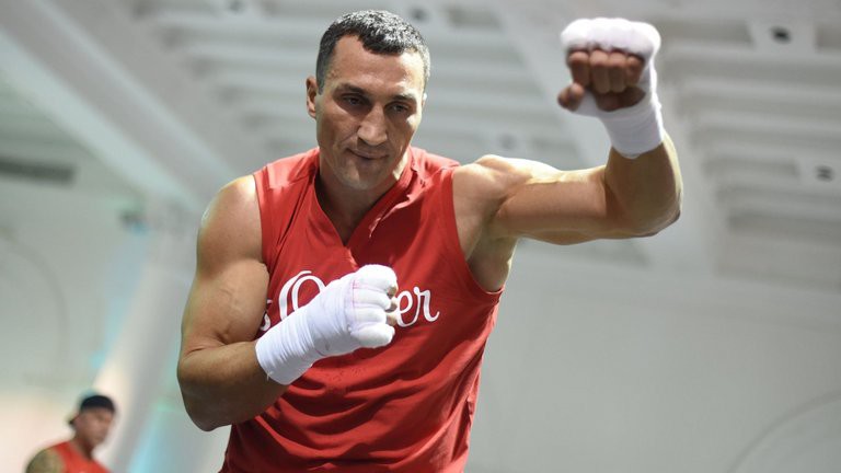 Lennox Lewis: Wlad không còn đôi chân tuyệt vời khi xưa nữa rồi!