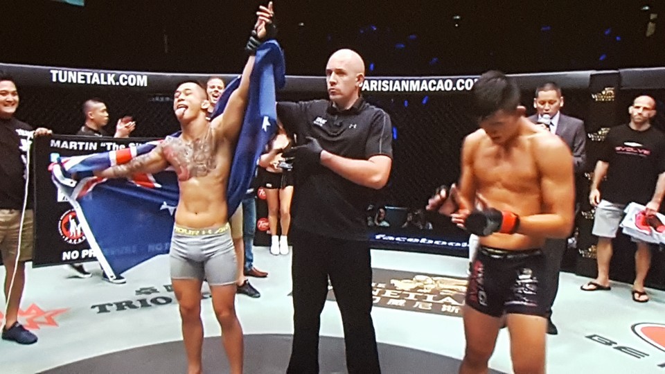 Martin Nguyen hạ gục võ sĩ trẻ số 1 Singapore ngay trong hiệp đầu