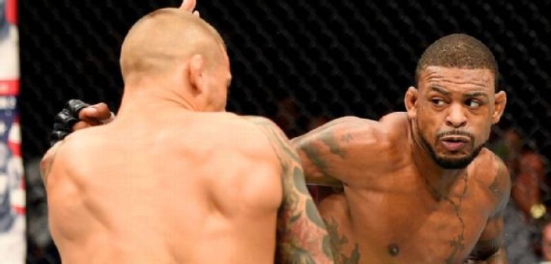 Michael Johnson nhận lời thách đấu từ Anthony Pettis