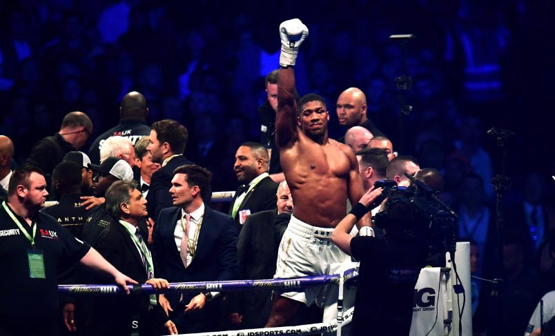 Mike Tyson nhắn Anthony Joshua: Cầm đai khó như làm Tổng thống!