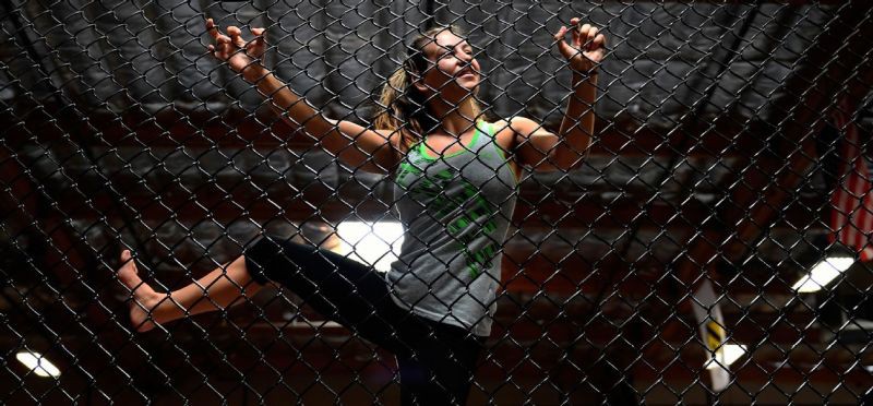 Một góc nhìn khác về Miesha Tate ở hậu trường UFC 200