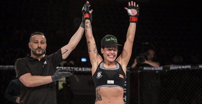 Đối thủ của Cris Cyborg tại UFC FN 95 từng múa ballet, hát opera