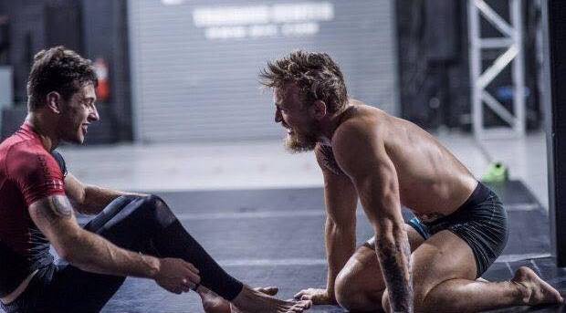 Webthethao phỏng vấn bạn tập McGregor trước trận đấu Mayweather
