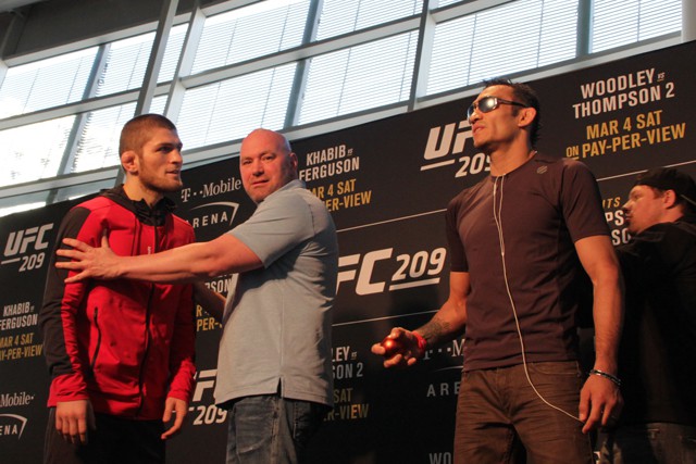Toàn cảnh: Khabib nhập viện, Dana báo hủy Interim Lightweight