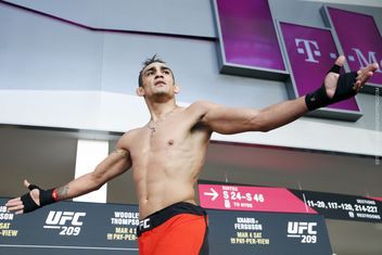 Tony Ferguson ủng hộ Stephen Thompson, dọa dẫm Tyron Woodley