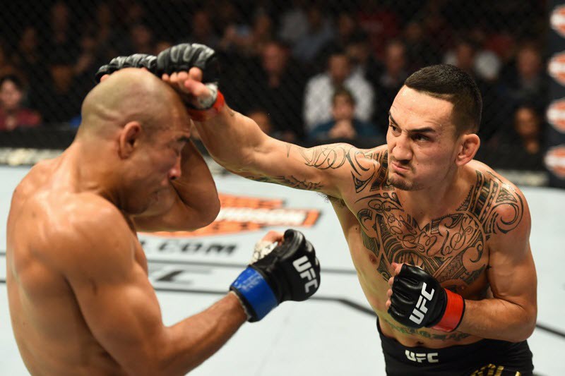 UFC 218: Holloway hạ TKO Aldo trong sự kiện kinh hoàng nhất năm!