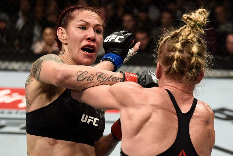UFC 219: Cris Cyborg, Khabib nối tiếp chuỗi bất bại kinh hoàng