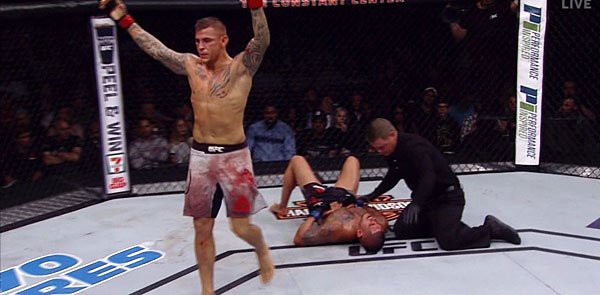UFC FN 120: Kinh hoàng võ sĩ gãy xương sườn ngay trên sàn đấu