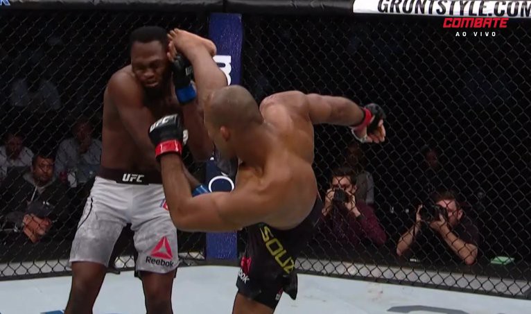 UFC on Fox 27: Jacare Souza trở lại, chiến thắng KO ngay hiệp 1