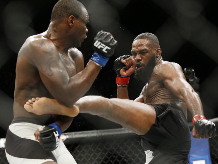 Tâm điểm UFC 197: Ngôi vương không dễ lung lay