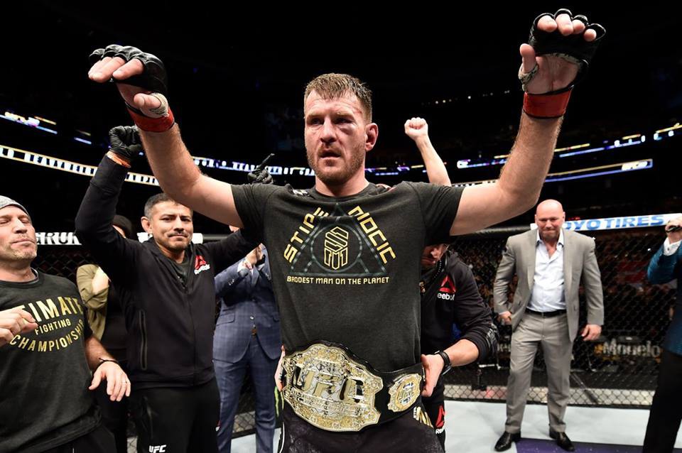 UFC 220: "Cú đấm từ địa ngục" Ngannou bất lực trước "lính cứu hỏa" Miocic
