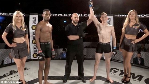 Video: Đá Knockout đối thủ vẫn mất chiến thắng vì đồng hồ chạy sai