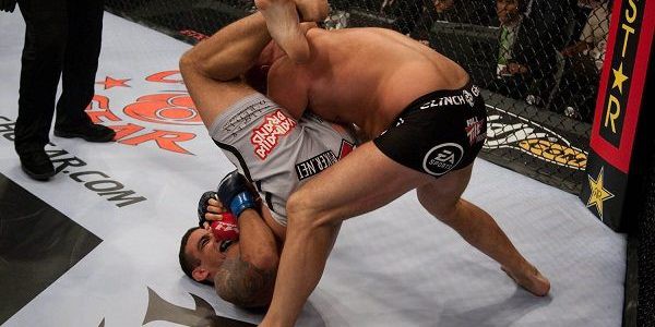 Werdum sẵn sàng bảo vệ đai vô địch: "Già" vẫn "gân"