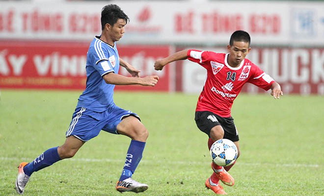 Nguyễn Thanh Hải (&aacute;o đỏ)