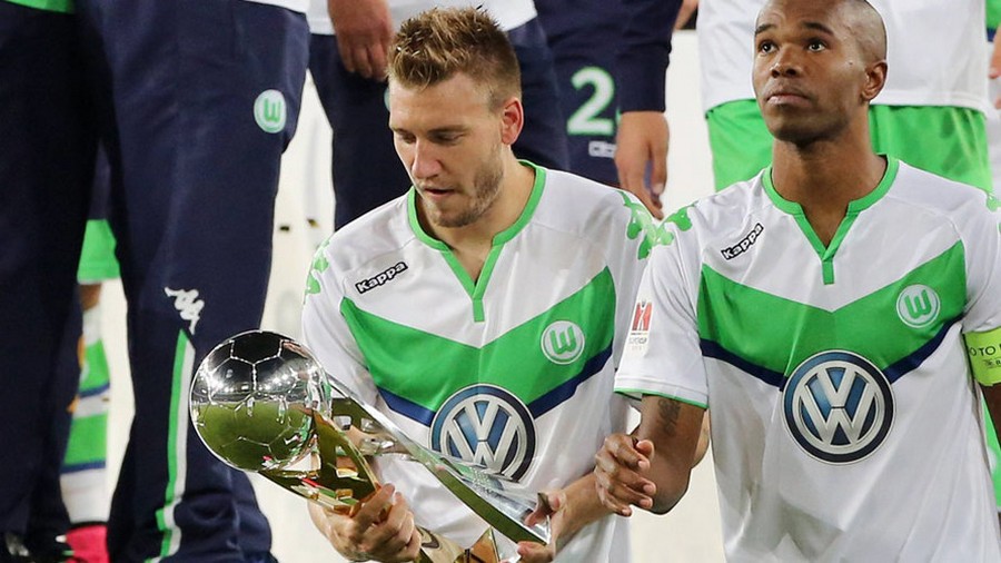 Trong khi Nicklas Bendtner được phong &lsquo;Lord&rsquo;một c&aacute;ch đầy ch&acirc;m chọc ở Wolfsburg