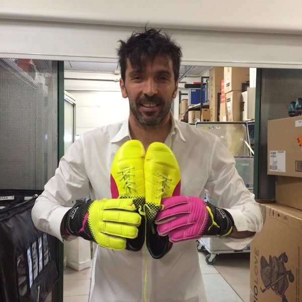 Buffon khoe ''bộ đồ nghề'' từ Puma tr&ecirc;n trang c&aacute; nh&acirc;n