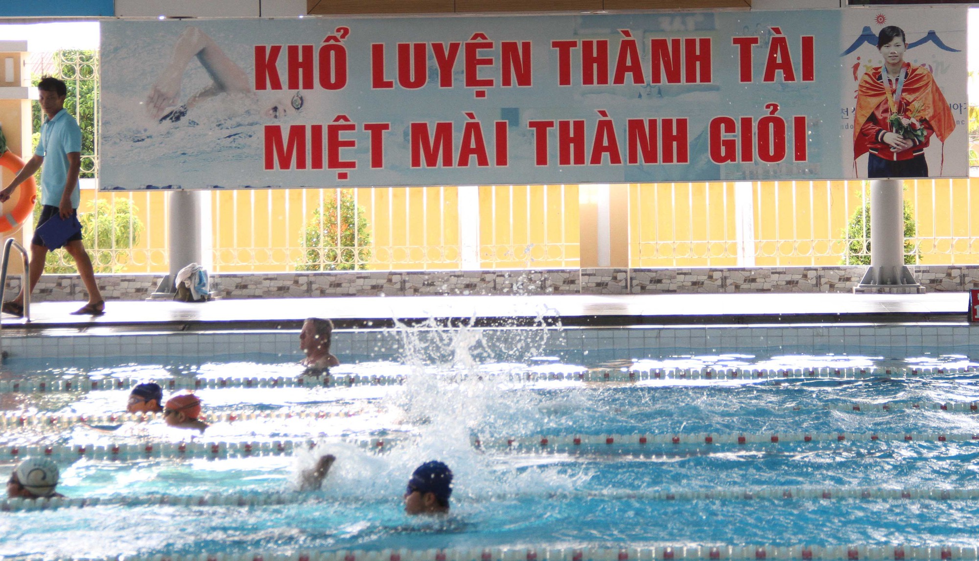&aacute;nh vi&ecirc;n