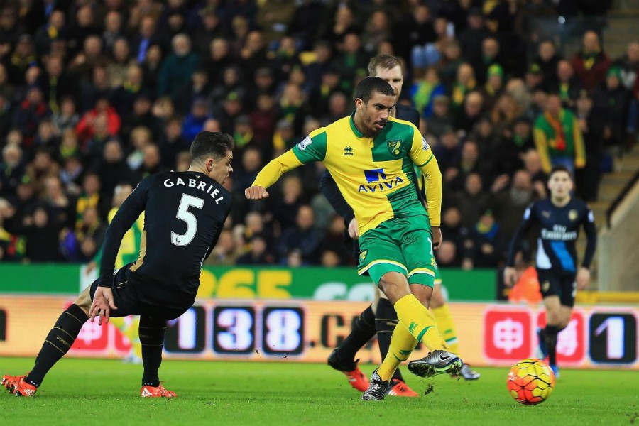 Tr&ecirc;n s&acirc;n Carrow Road, h&oacute;a ra Lewis Grabban mới l&agrave; nh&acirc;n vật đang ch&uacute; &yacute; nhất chứ kh&ocirc;ng phải những ng&ocirc;i sao b&ecirc;n ph&iacute;a Arsenal. Tiền đạo n&agrave;y đ&iacute;ch thị l&agrave; &lsquo;g&agrave; son&rsquo; của Norwich, bởi 23 trận gần nhất m&agrave; anh ghi b&agrave;n Ho&agrave;ng yến đều kh&ocirc;ng thua