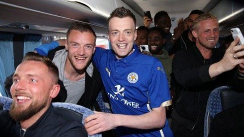 Bản tin chiều 04/05: Jamie Vardy gặp bản sao ở tiệc mừng của Leicester