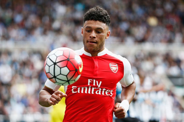 Bản tin thể thao chiều 8/1: Chelsea bất ngờ quan tâm Chamberlain