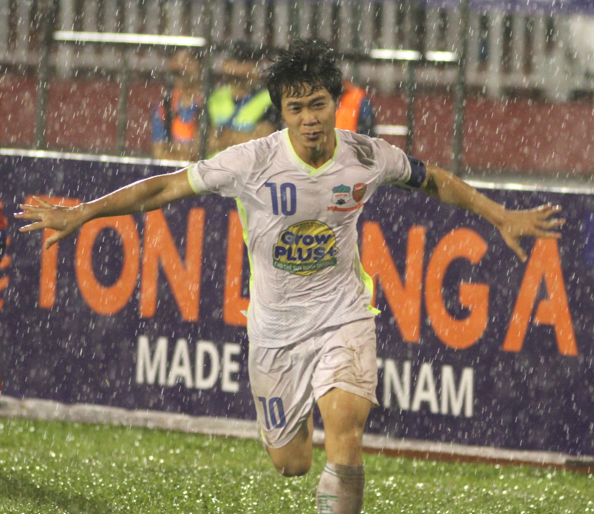 Bản tin thể thao sáng 30/11: Công Phượng ẵm giải “vua phá lưới” U21 Quốc tế 2015