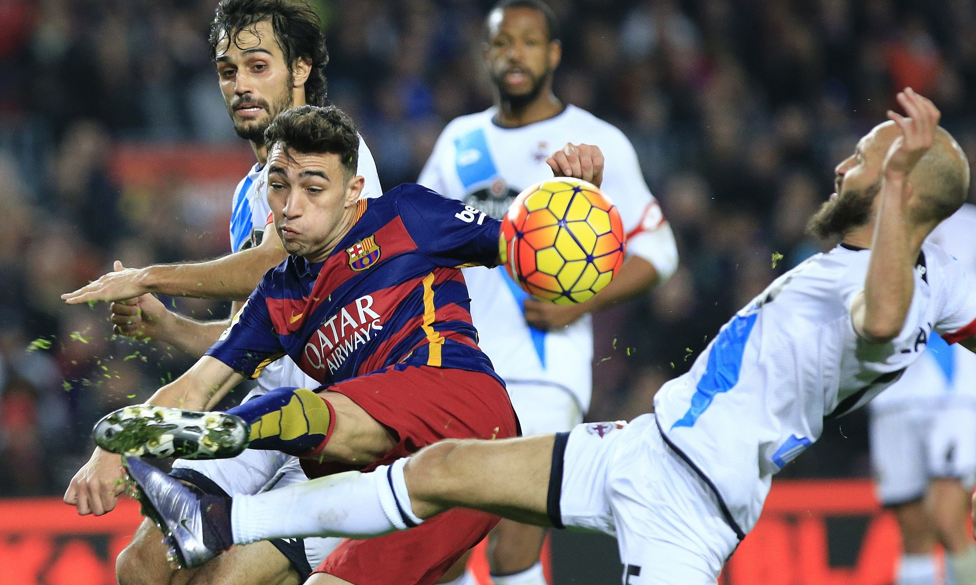 Barcelona 2-2 Deportivo: Công làm thủ phá