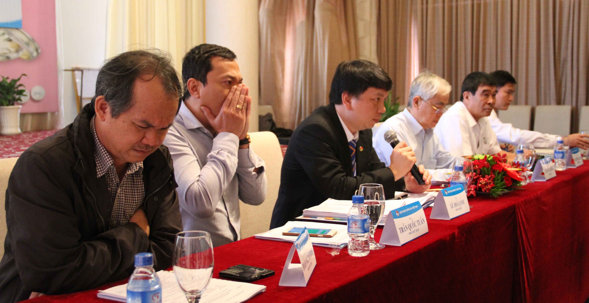 VFF: Bó đũa 5 chiếc...ngả 4 hướng