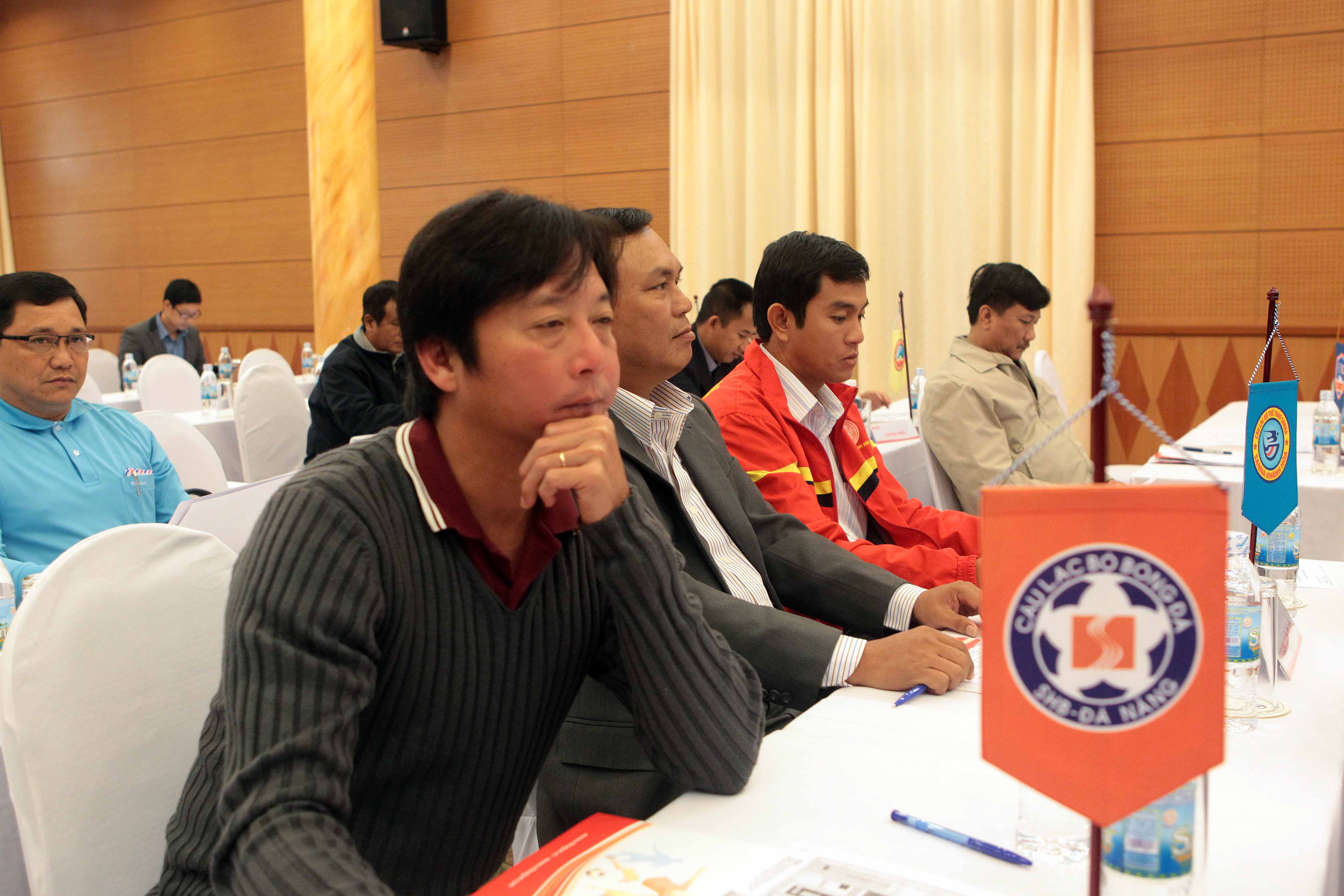 "Bỏ phiếu cũng chẳng biết làm gì"